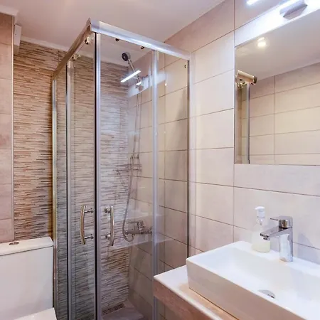 Dionisos Apartment *