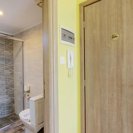 Dionisos Apartment *