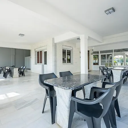 Dionisos Apartment *