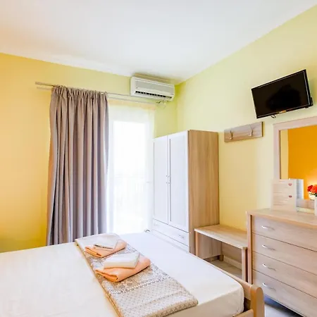Dionisos Apartament *