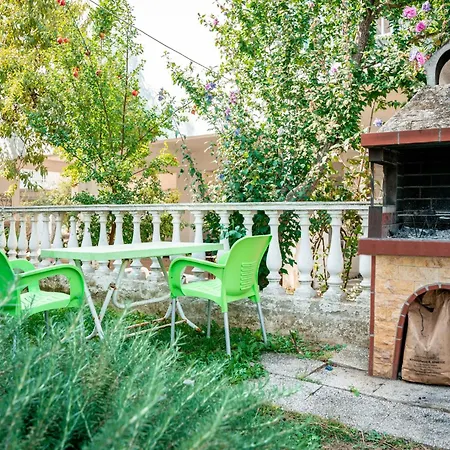 Dionisos Apartament *
