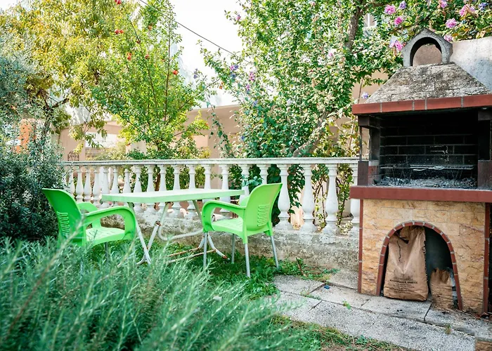 Dionisos Apartament *